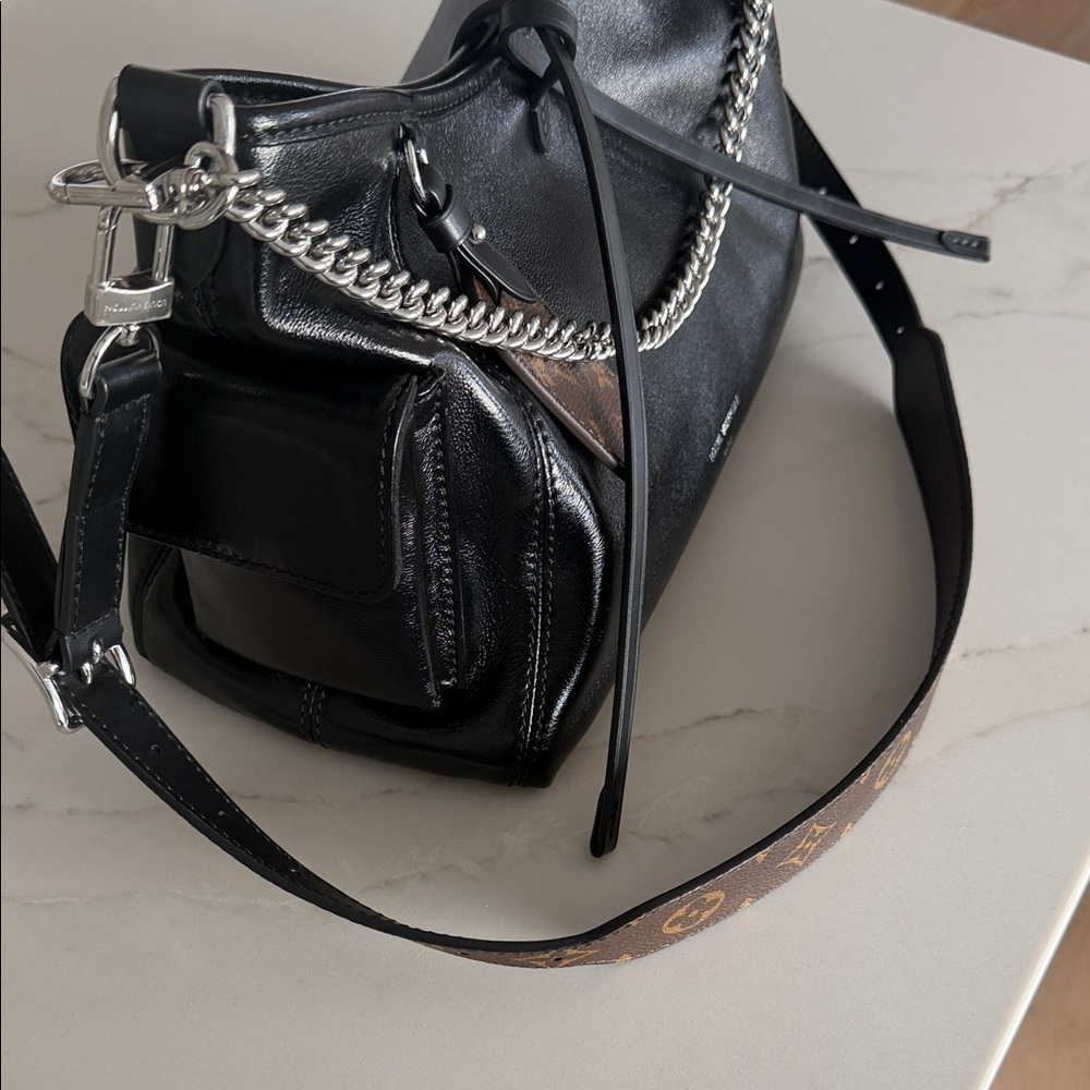Louis Vuitton Carryall Cargo Vibe Black Bag Silver Chain Accent COA full set - Picture 6 of 12